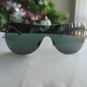 Ray-Ban Dark Lens Sunglasses